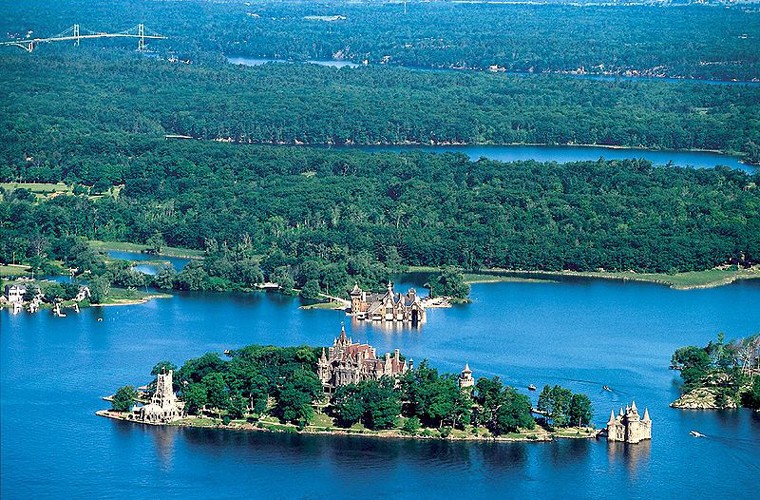 1. Lâu đài Boldt ở Island, New York, Mỹ. Trong suốt thời gian diễn ra cuộc nội chiến Mỹ, người nhập cư George Boldt đã đến New York xây dựng sự nghiệp và dần dần trở thành một triệu phú giàu có.